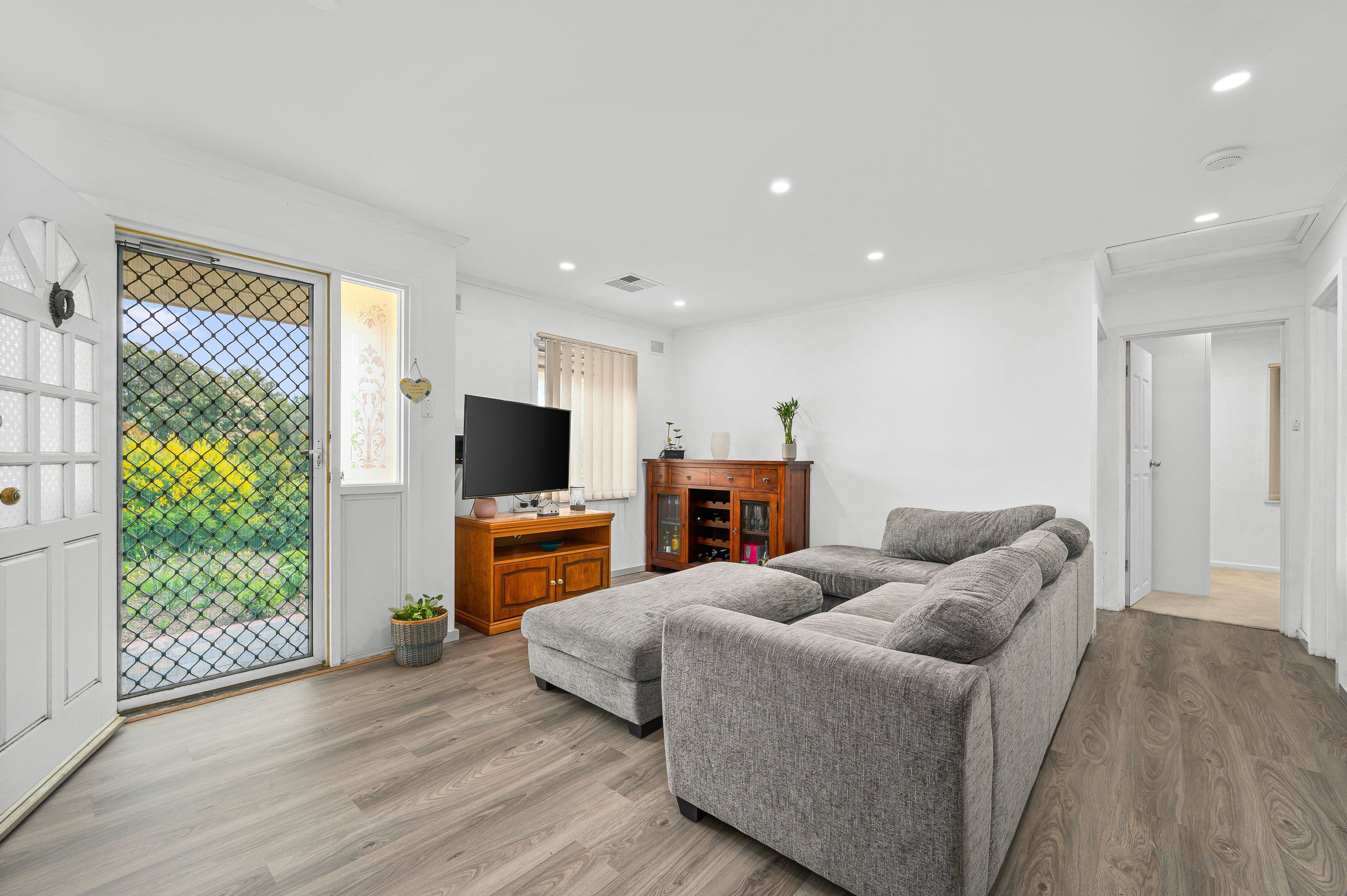 14 Donald Crescent, Christie Downs SA 5164, Christie Downs - Thumbnail 2