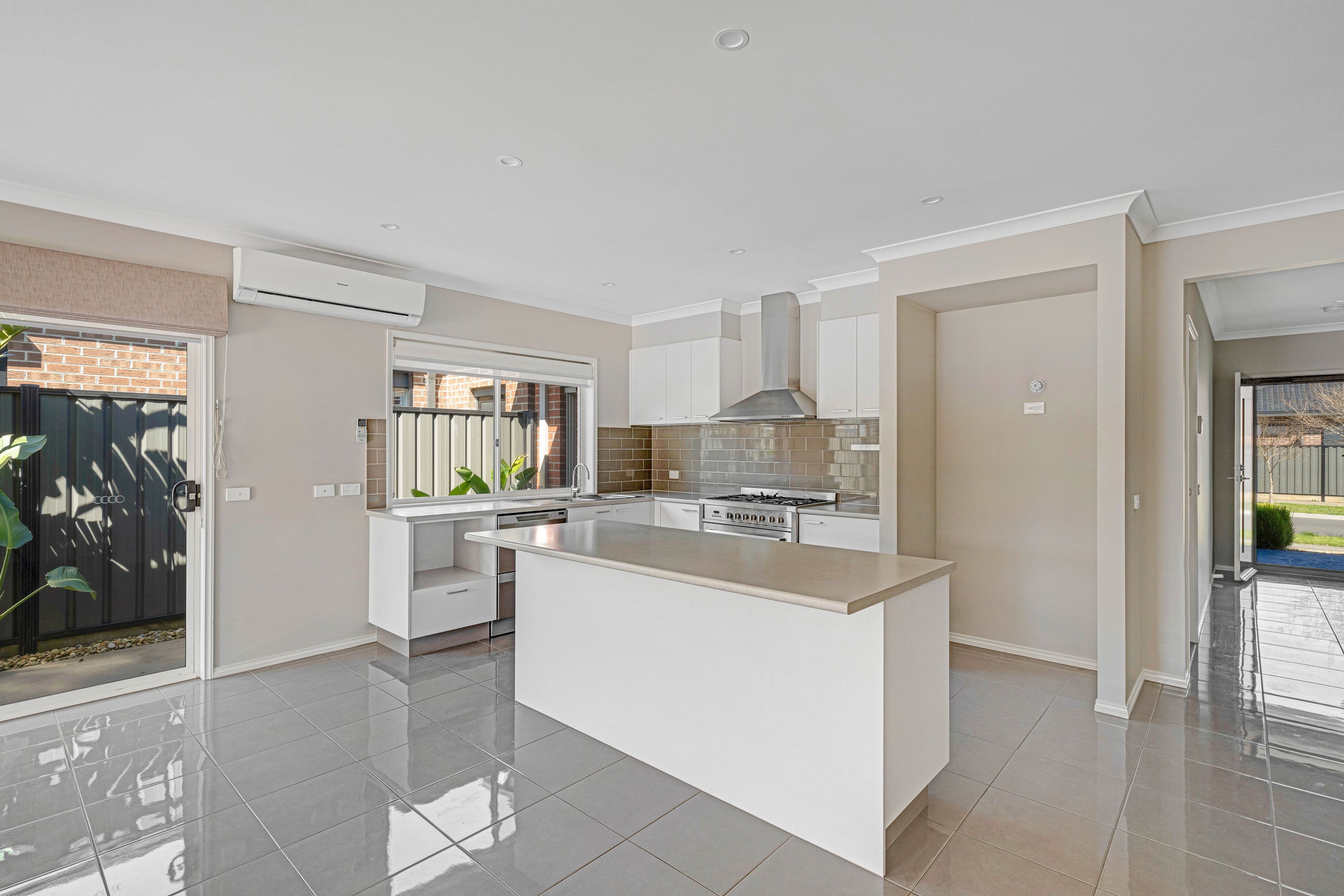 7 Hanoverian Street, Clyde North VIC 3978, Clyde North - Thumbnail 5