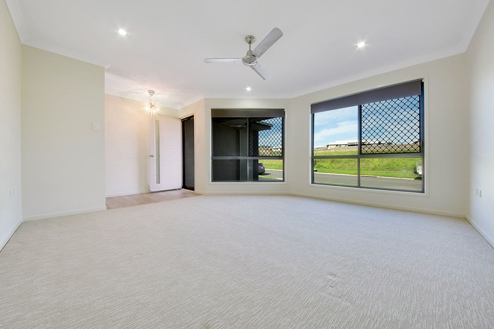 13 STELLA Street, Boyne Island QLD 4680, Boyne Island - Thumbnail 2