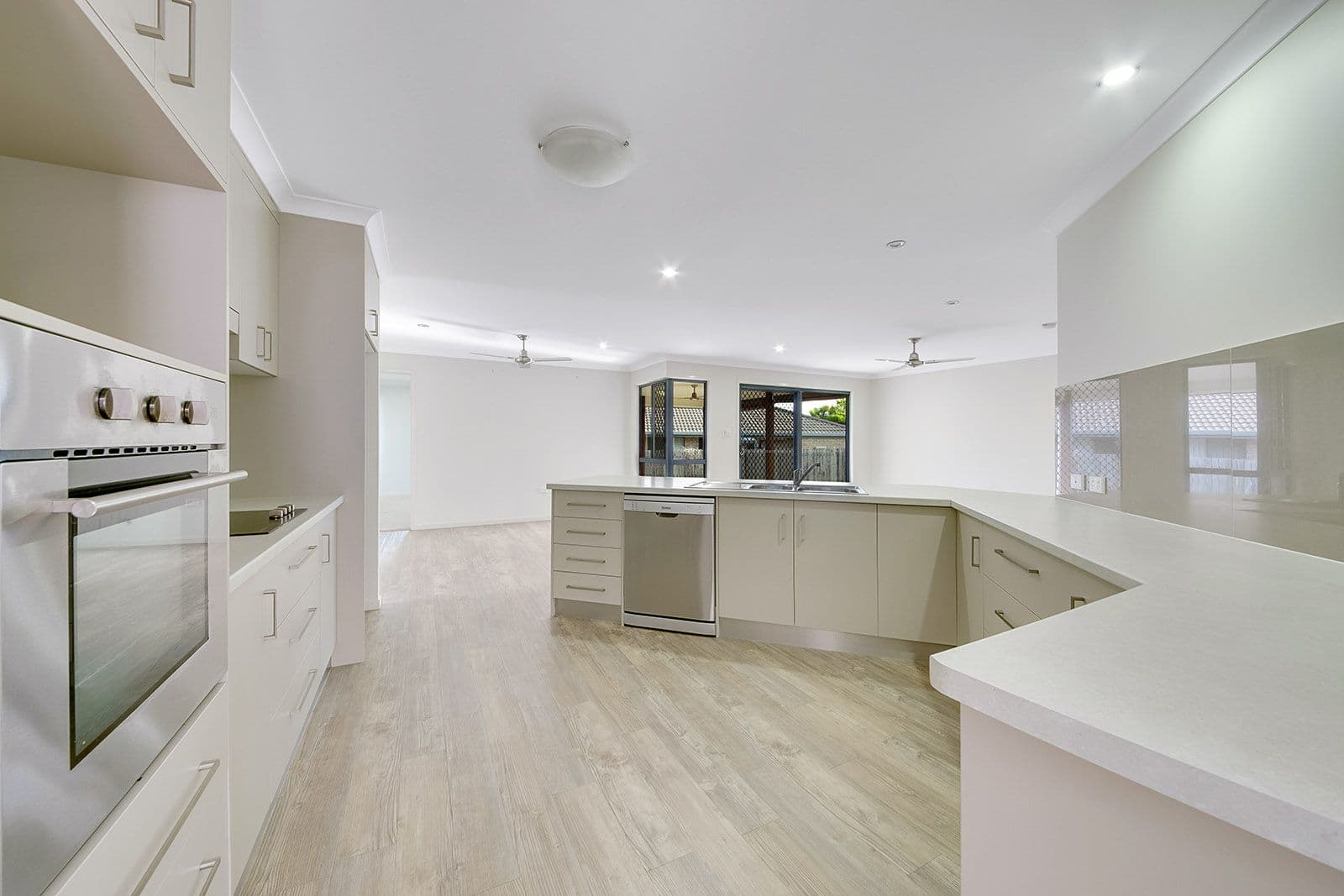 13 STELLA Street, Boyne Island QLD 4680, Boyne Island - Thumbnail 3