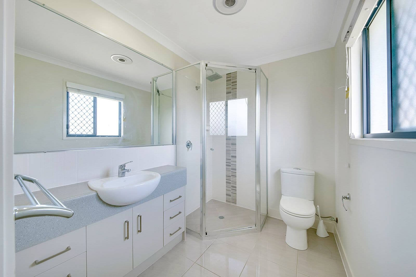 13 STELLA Street, Boyne Island QLD 4680, Boyne Island - Thumbnail 6
