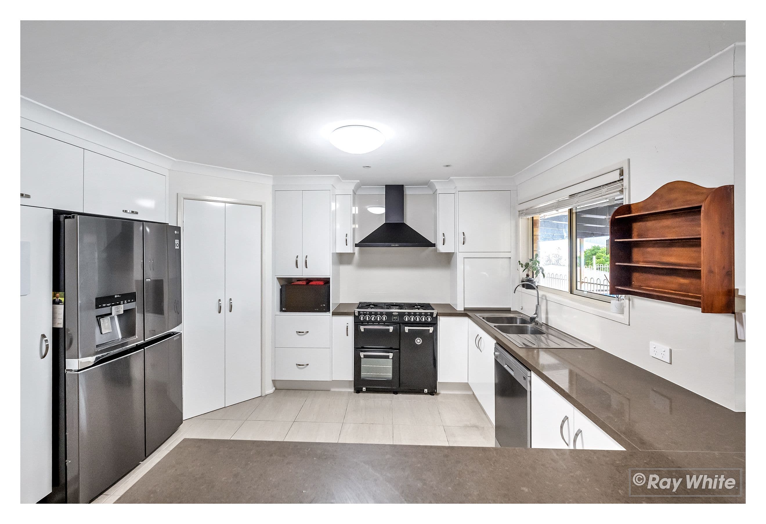 39 Agnew Avenue, Norman Gardens QLD 4701, Norman Gardens - Thumbnail 2