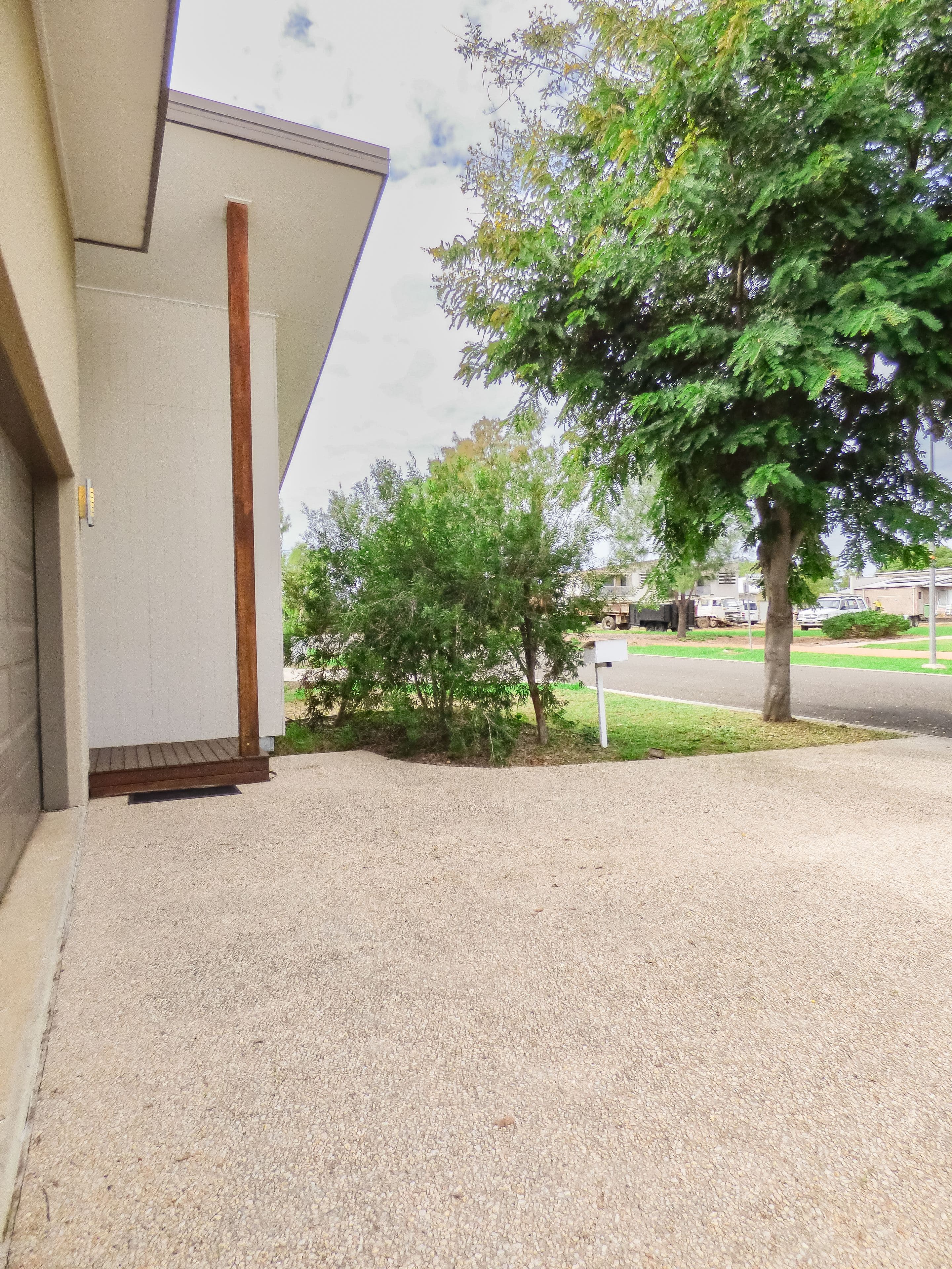 21 Lomandra Avenue, Roma QLD 4455, Roma - Thumbnail 2