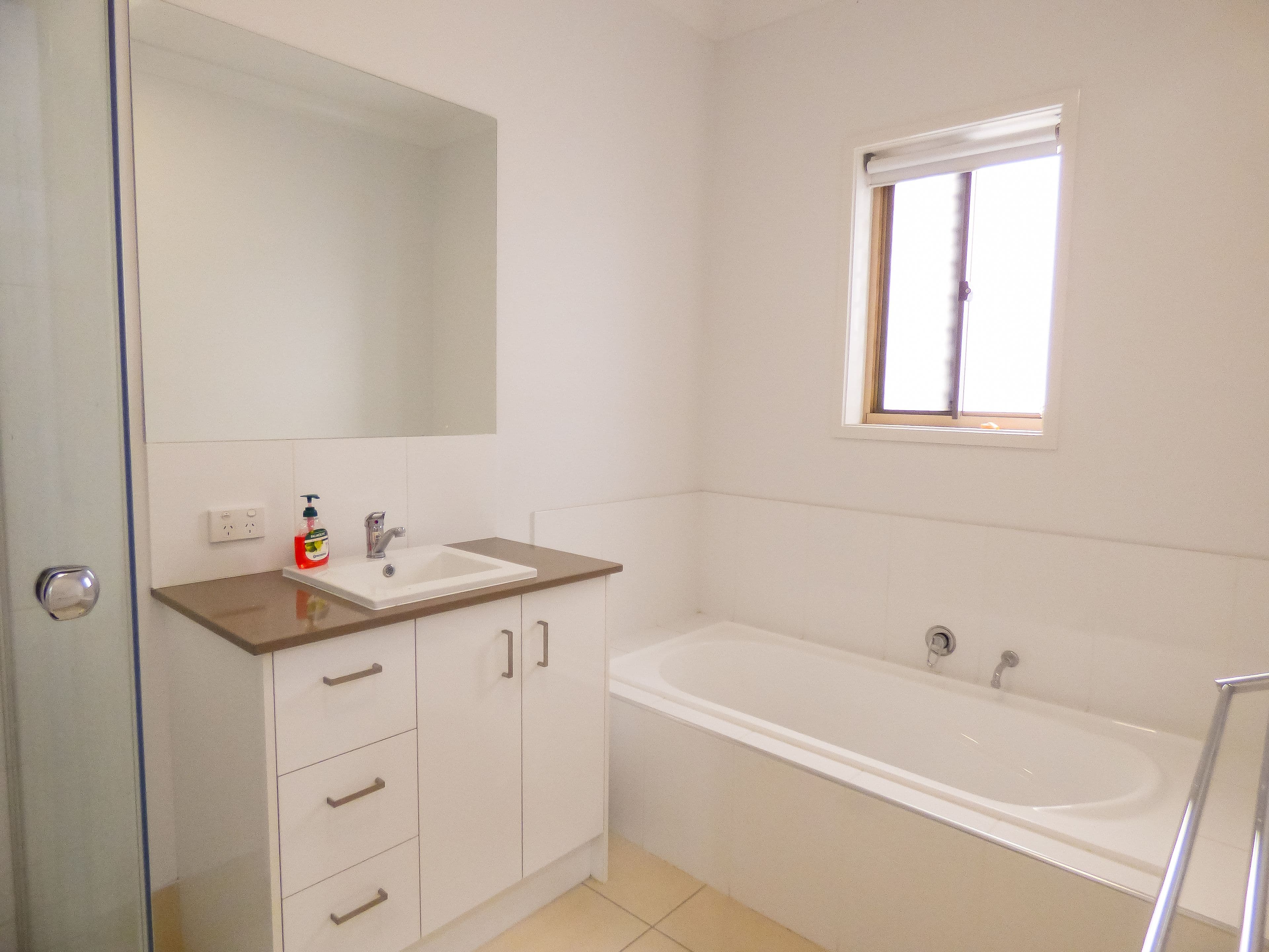 21 Lomandra Avenue, Roma QLD 4455, Roma - Thumbnail 3