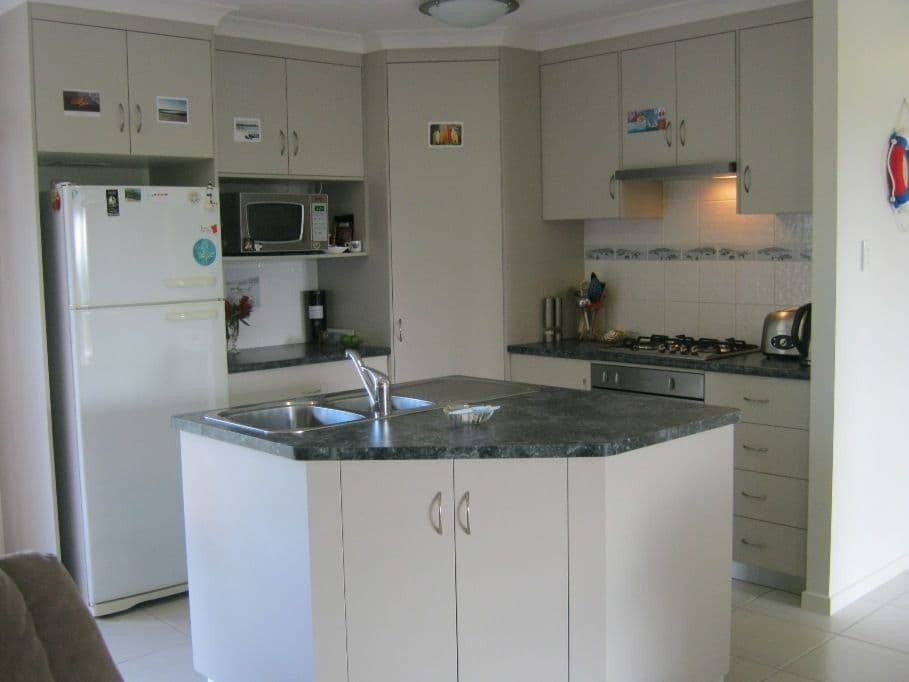6 Bisdee Street, Coral Cove QLD 4670, Coral Cove - Thumbnail 2