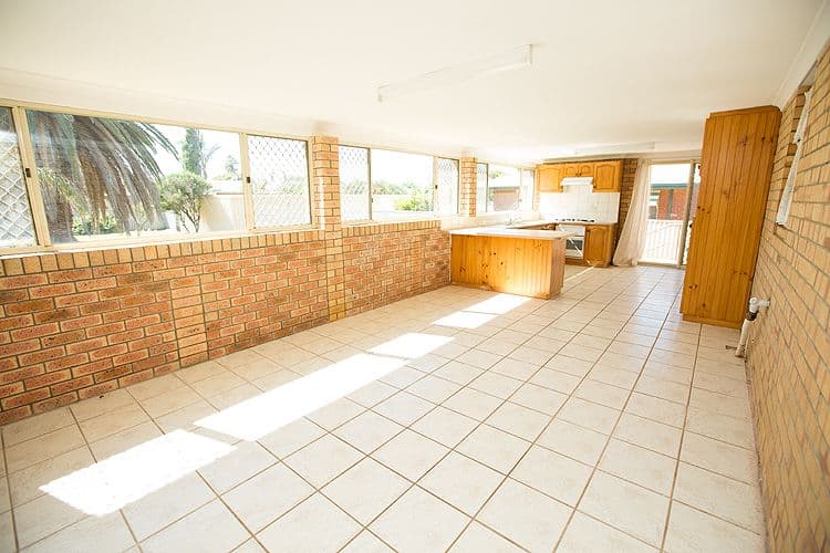 102 Kenny Crescent, Rangeway WA 6530, Rangeway - Thumbnail 4