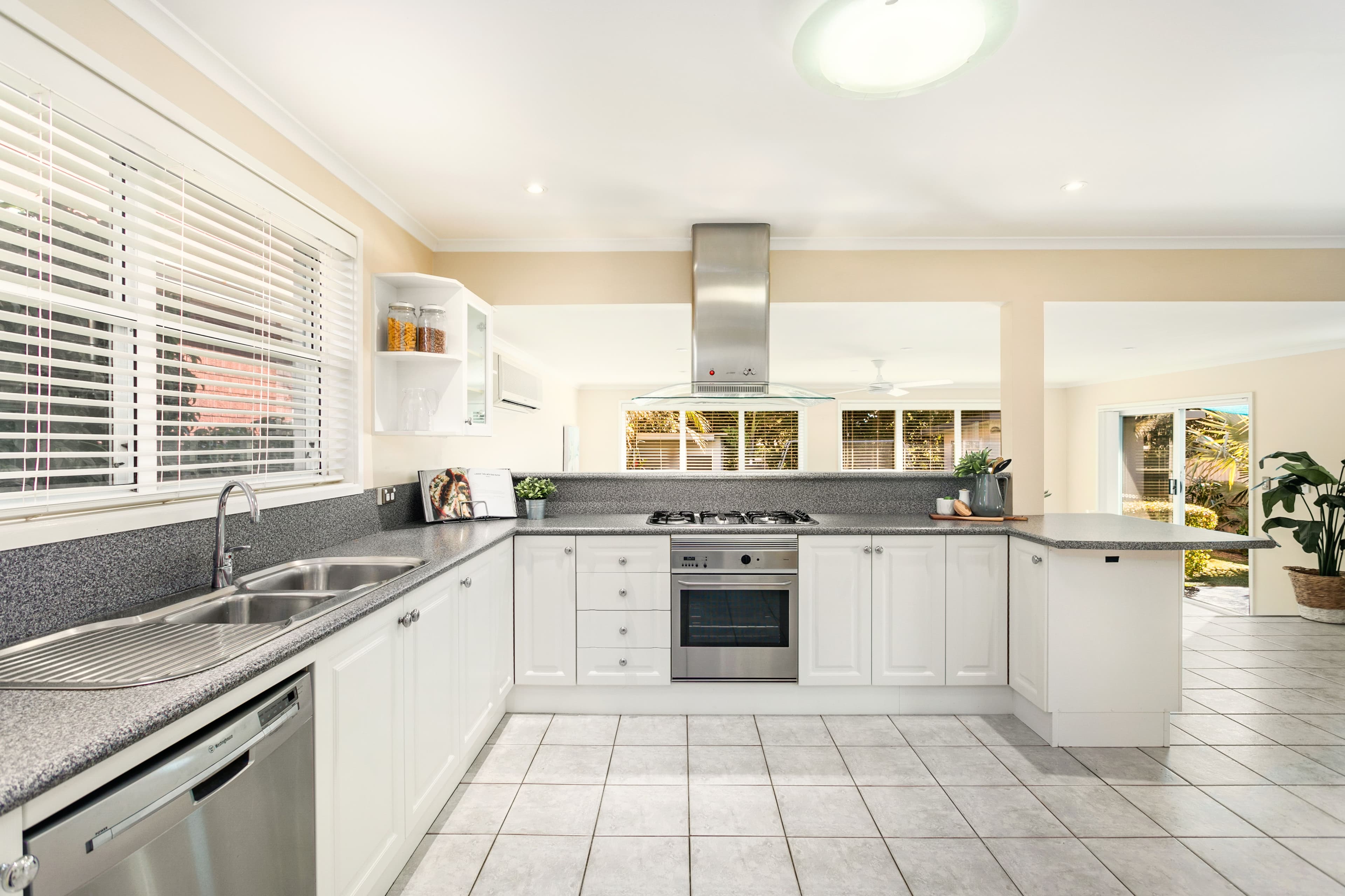 11 Shell Cove Road, Barrack Point - Thumbnail 3