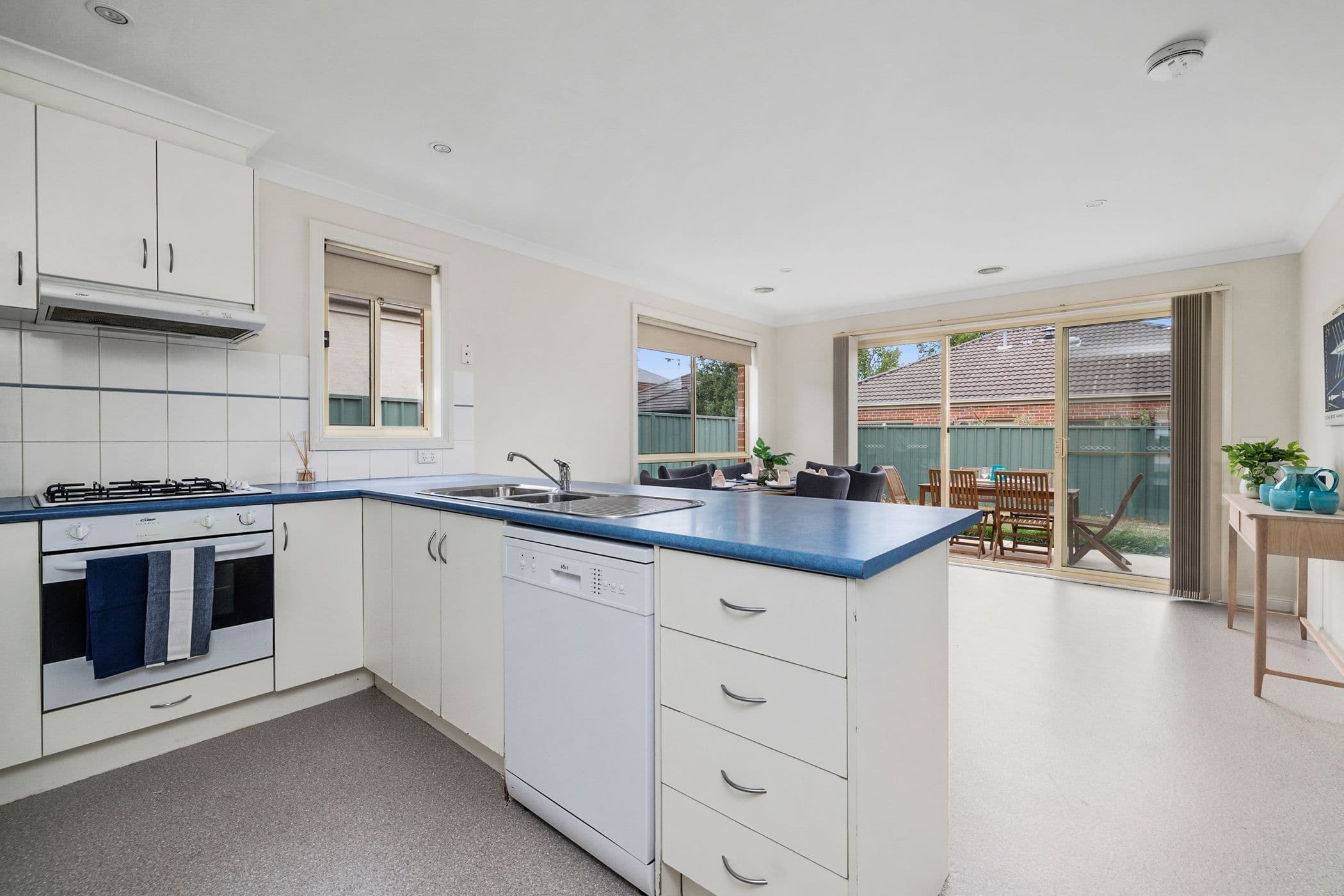 8 St Clare Avenue, Lake Gardens VIC 3355, Lake Gardens - Thumbnail 4