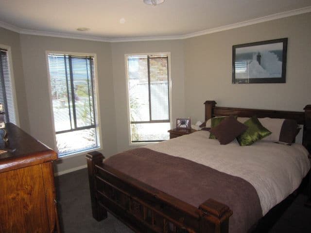 28 Genevieve Avenue, ECHUCA VIC 3564, Echuca - Thumbnail 3