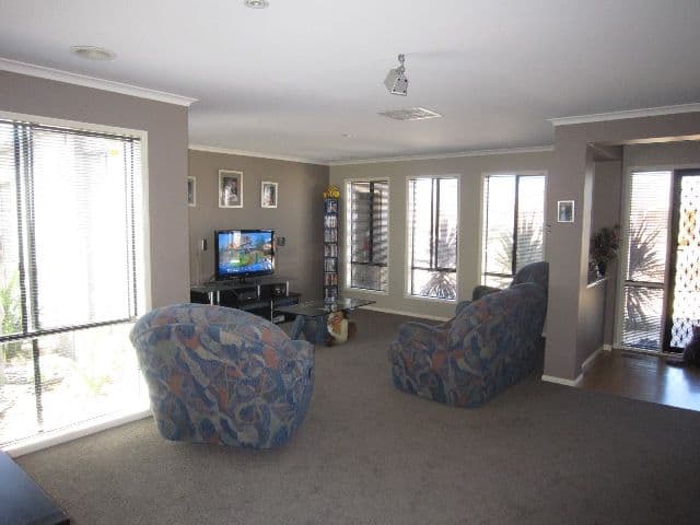 28 Genevieve Avenue, ECHUCA VIC 3564, Echuca - Thumbnail 4