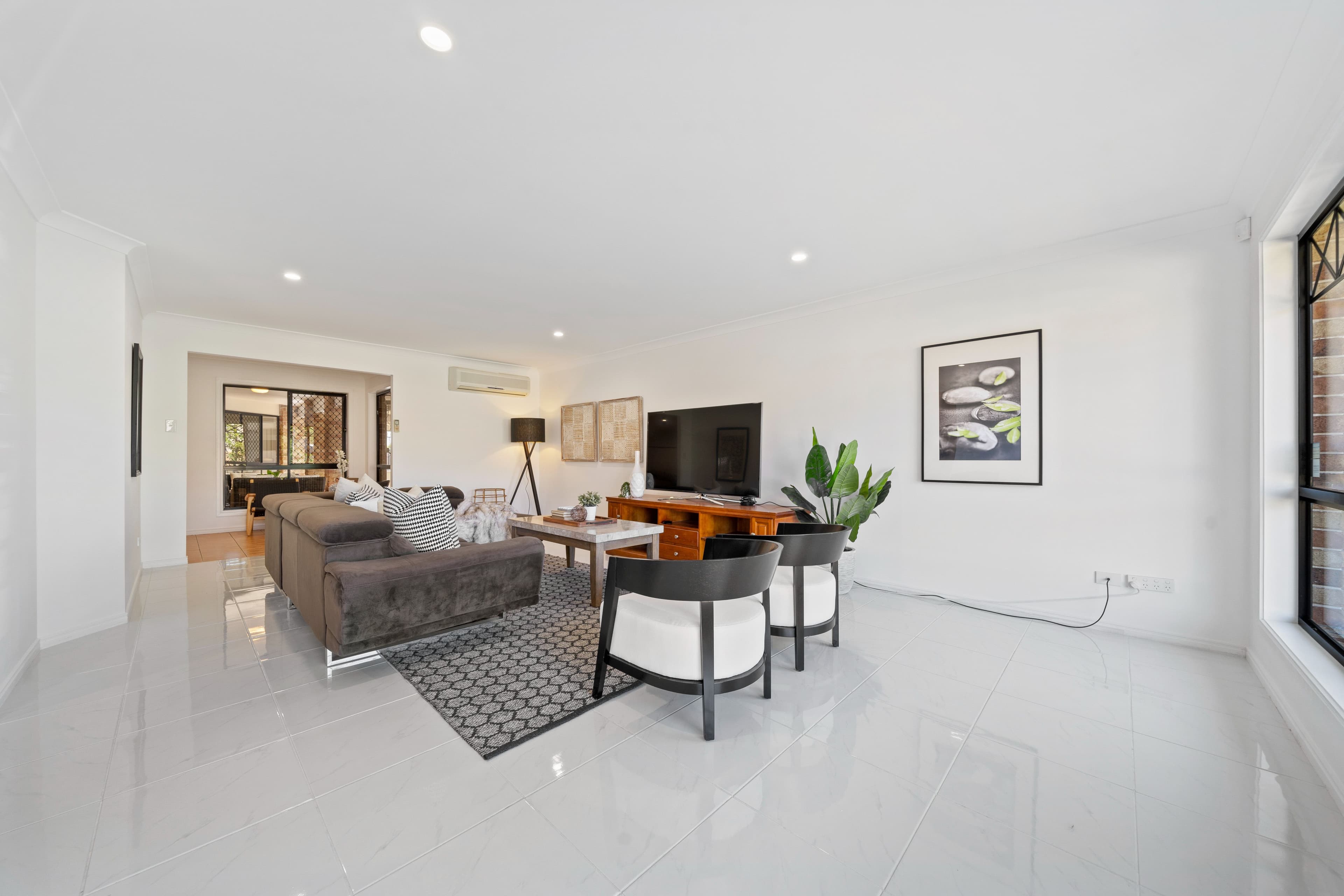25 Woodglen Street, Kuraby QLD 4112, Kuraby - Thumbnail 2