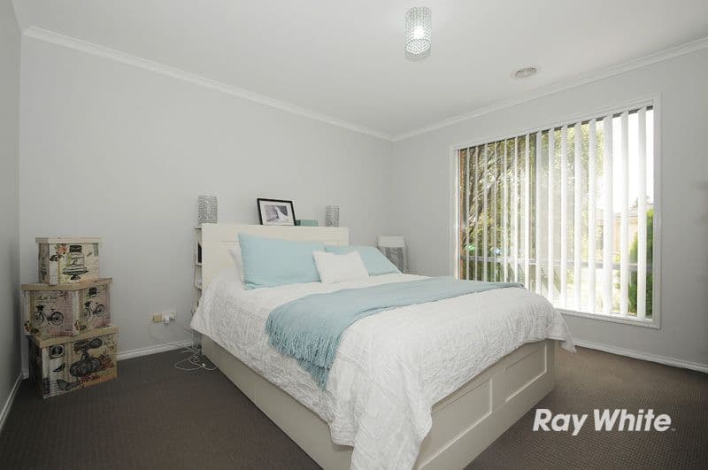 6 Charlotte Place, CRANBOURNE VIC 3977, Cranbourne West - Thumbnail 3