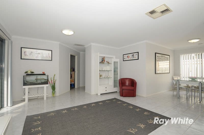 6 Charlotte Place, CRANBOURNE VIC 3977, Cranbourne West - Thumbnail 6
