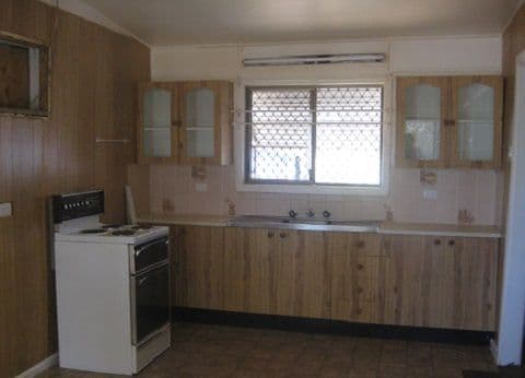16 Auburn Street, COONAMBLE NSW 2829, Coonamble - Thumbnail 2