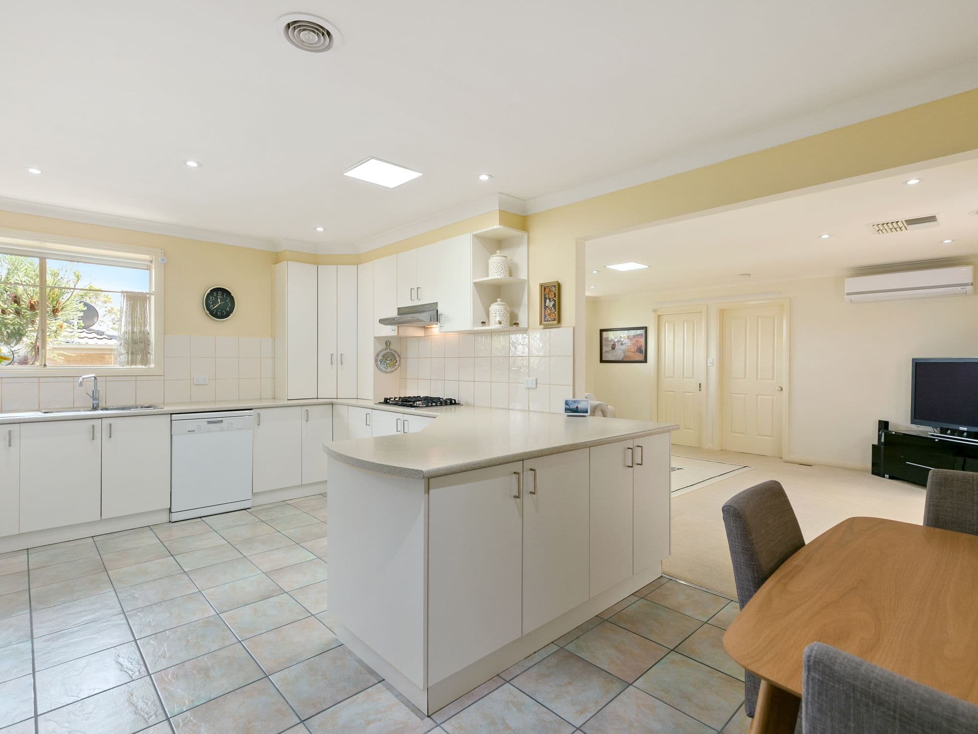 16 Beatrice Street, Kilsyth VIC 3137, Kilsyth - Thumbnail 2