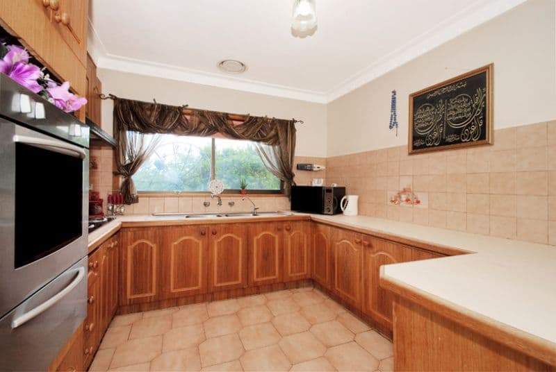 44 Stonehaven Drive, THOMASTOWN VIC 3074, Thomastown - Thumbnail 2