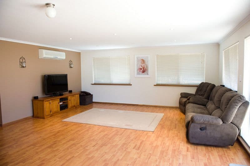 1 Kingston Circuit, SEAFORD RISE SA 5169, Seaford Rise - Thumbnail 2