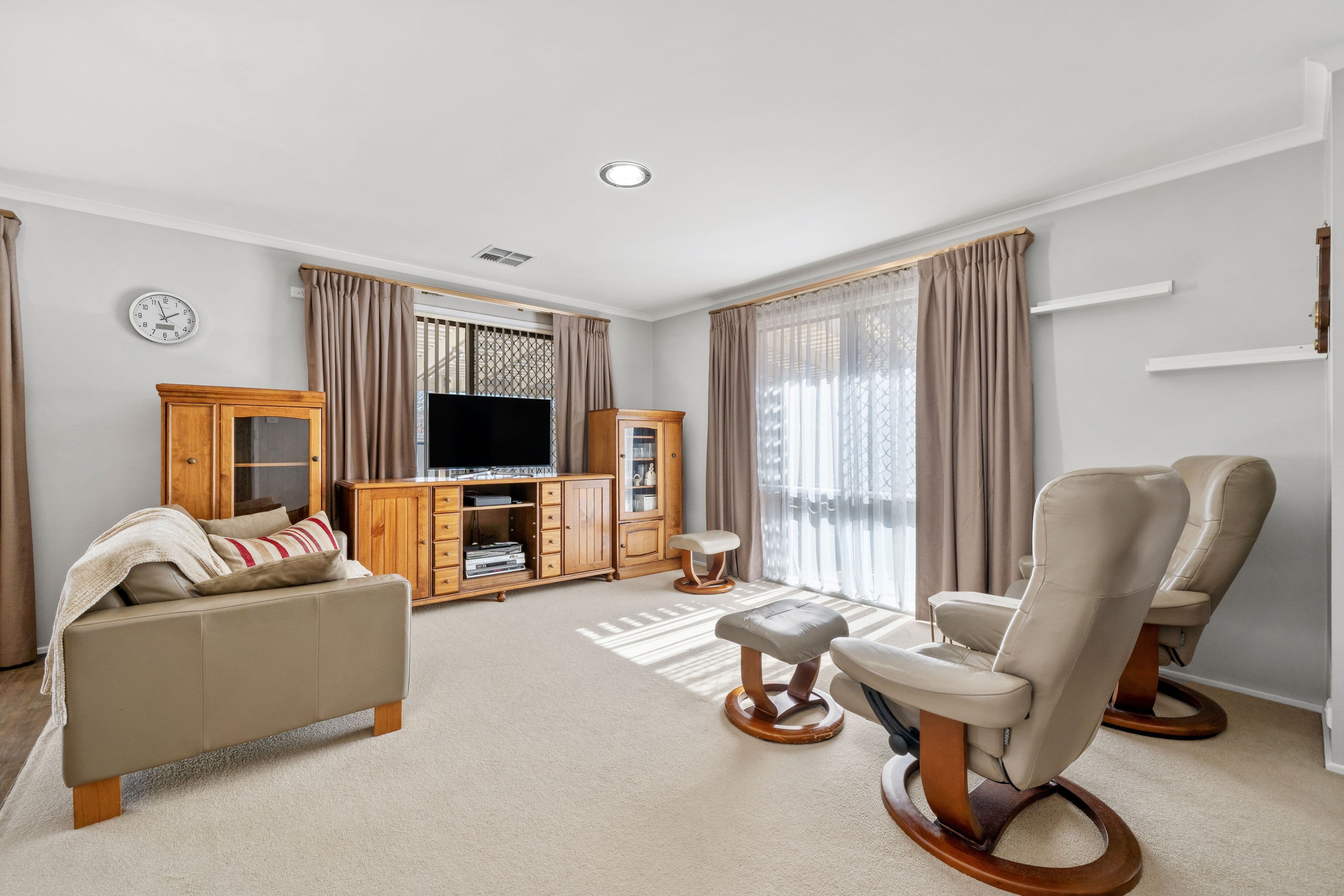 25 Marengo Place, Isabella Plains ACT 2905, Isabella Plains - Thumbnail 2