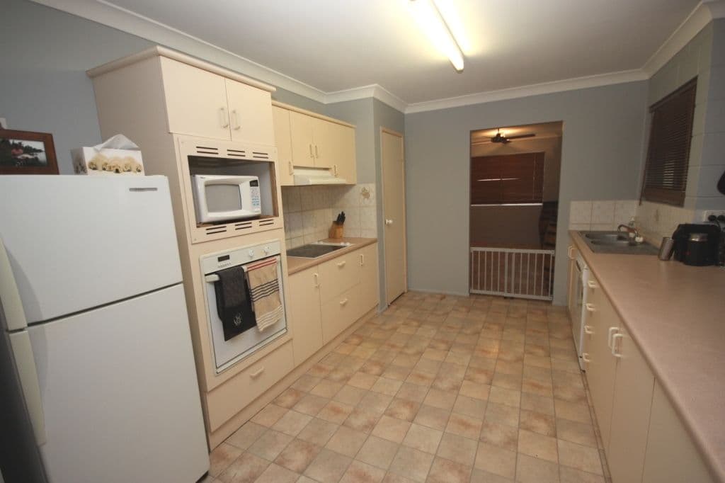 19 Bowling Green Street, BRANDON QLD 4808, Brandon - Thumbnail 2