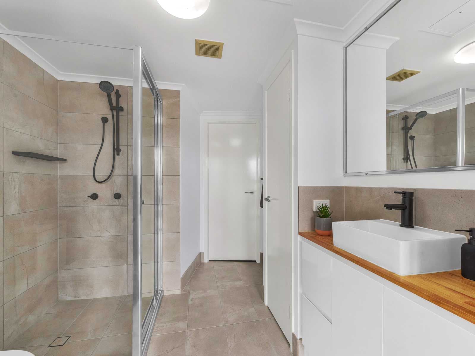 15 Kitchener Street, Coorparoo QLD 4151, Coorparoo - Thumbnail 7