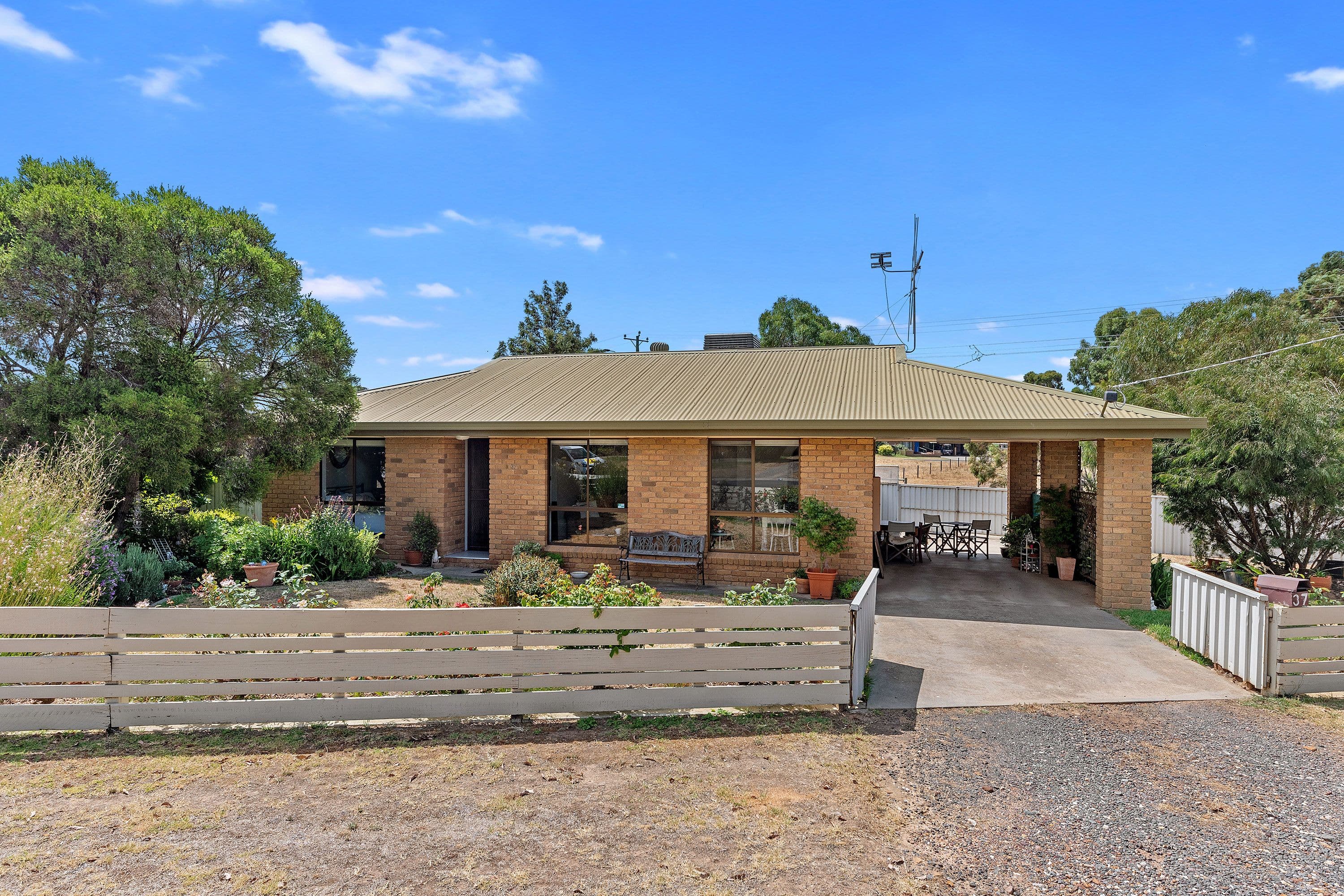 37 Arblaster Street, California Gully VIC 3556, California Gully - Image 1