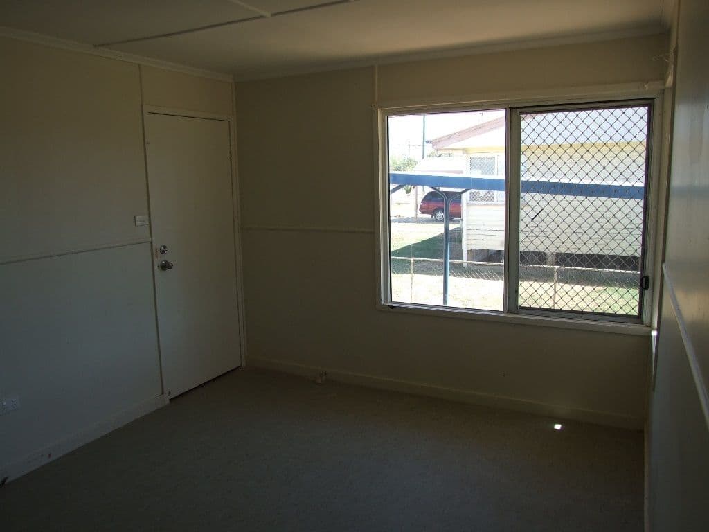7 Chirnside Street, WINTON QLD 4735, Winton - Thumbnail 4