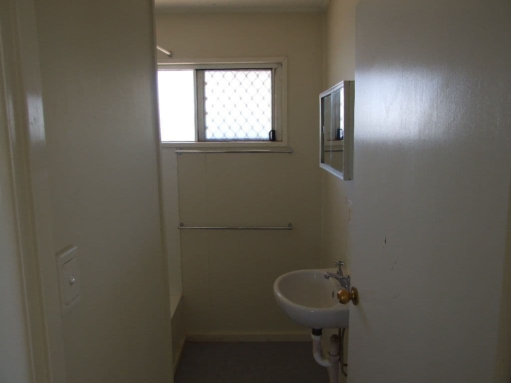 7 Chirnside Street, WINTON QLD 4735, Winton - Thumbnail 5