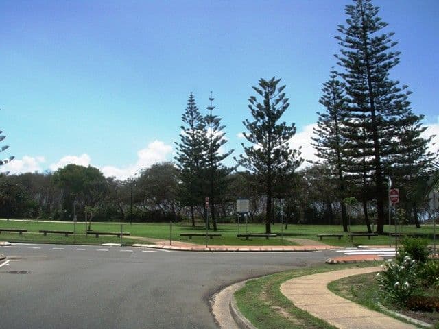 2 Alexandra Avenue, MERMAID BEACH QLD 4218, Mermaid Beach - Thumbnail 3