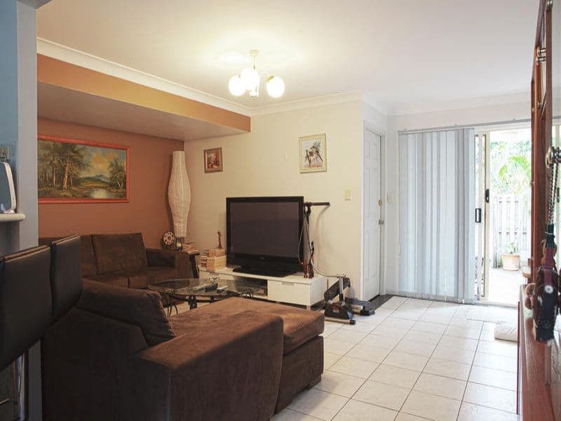 17 Cupania Place, ELANORA QLD 4221, Elanora - Thumbnail 4