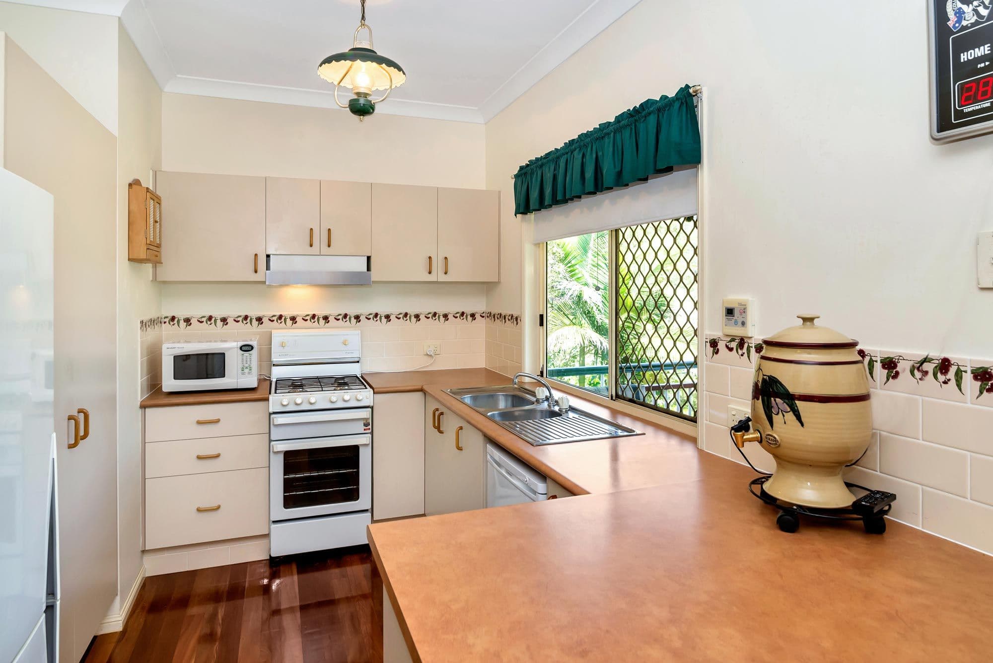 8 Glen Circuit, Clagiraba QLD 4211, Clagiraba - Thumbnail 4
