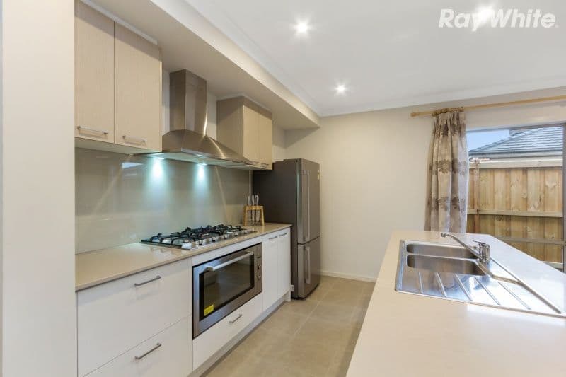 10 Fairlight Avenue, Keysborough VIC 3173, Keysborough - Thumbnail 4