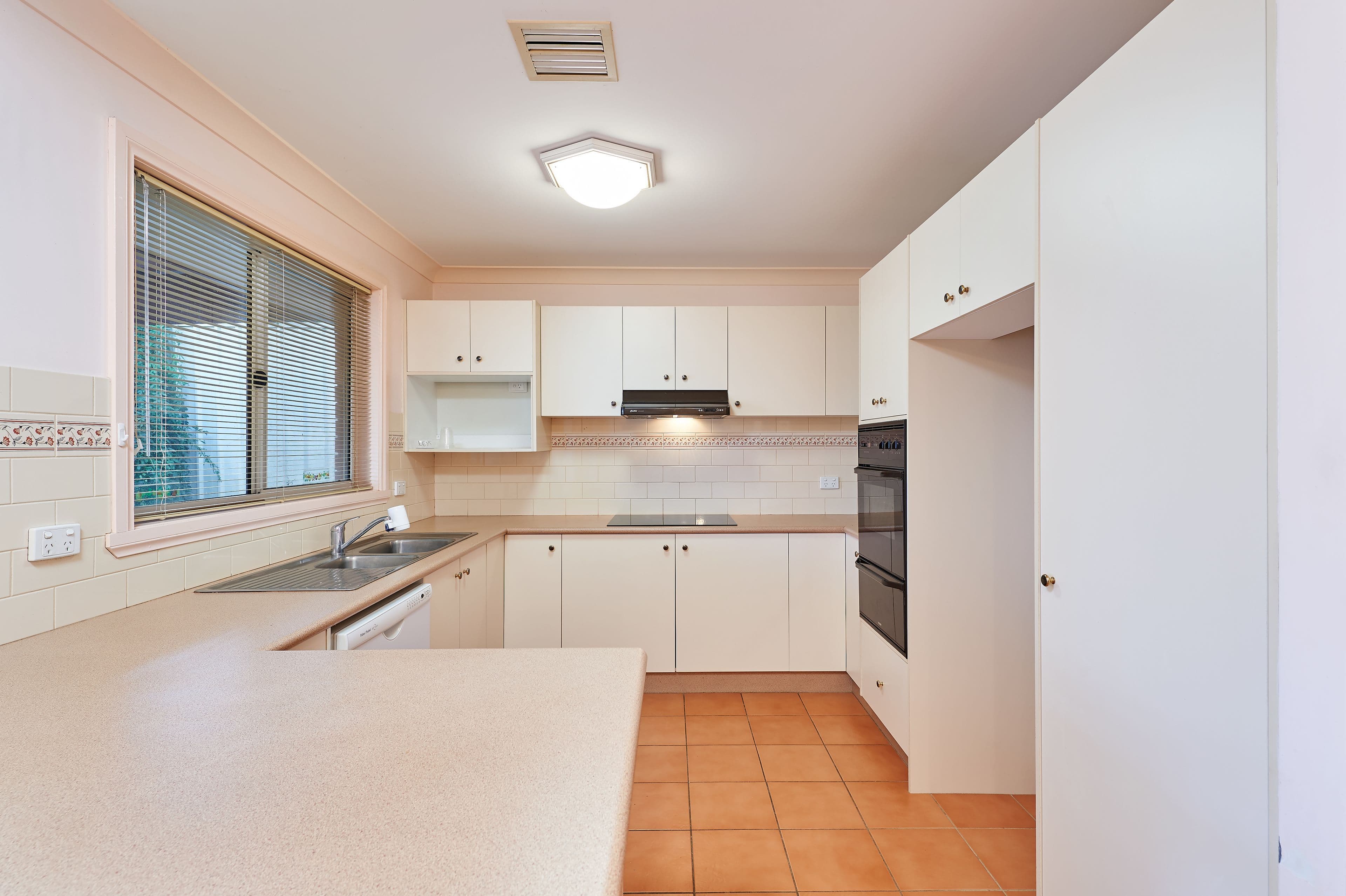 6 Mckeown Street, Estella - Thumbnail 2