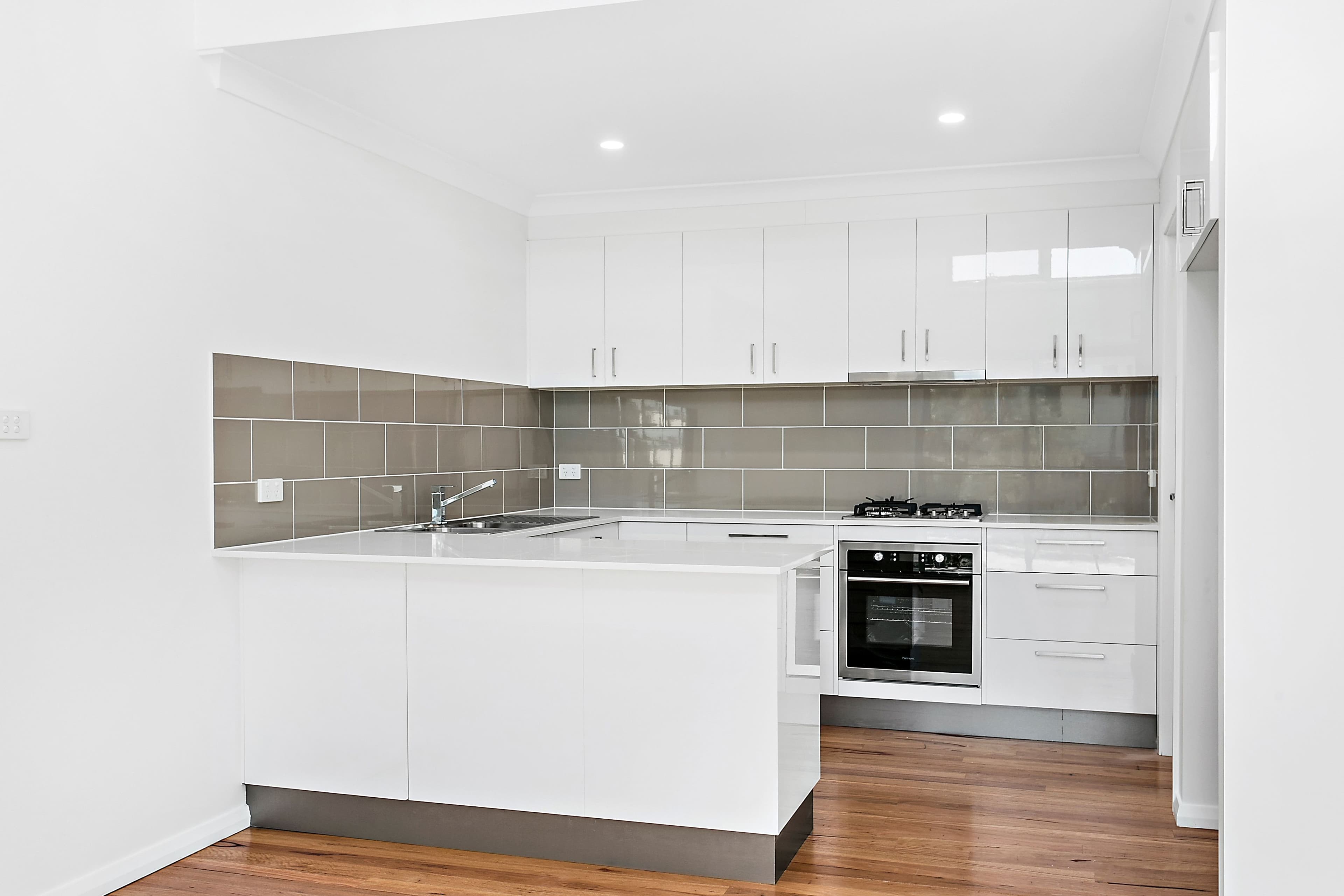 1 Reynolds Lane, Oak Flats - Thumbnail 2