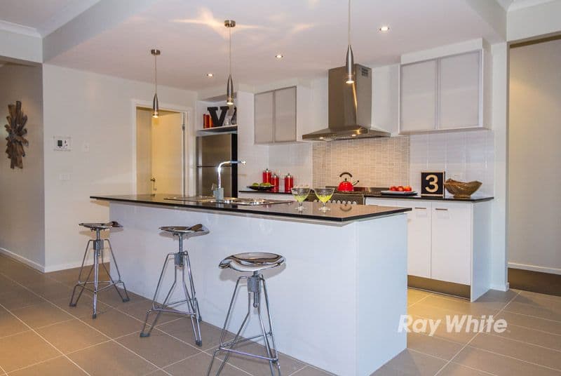 30 Mountainview Boulevard, CRANBOURNE NORTH VIC 3977, Cranbourne North - Thumbnail 2