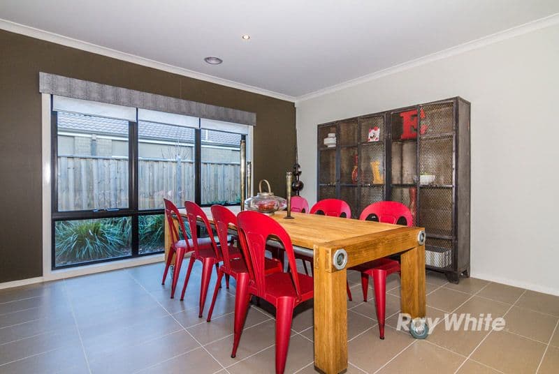 30 Mountainview Boulevard, CRANBOURNE NORTH VIC 3977, Cranbourne North - Thumbnail 3