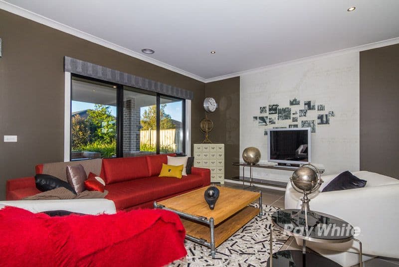 30 Mountainview Boulevard, CRANBOURNE NORTH VIC 3977, Cranbourne North - Thumbnail 4