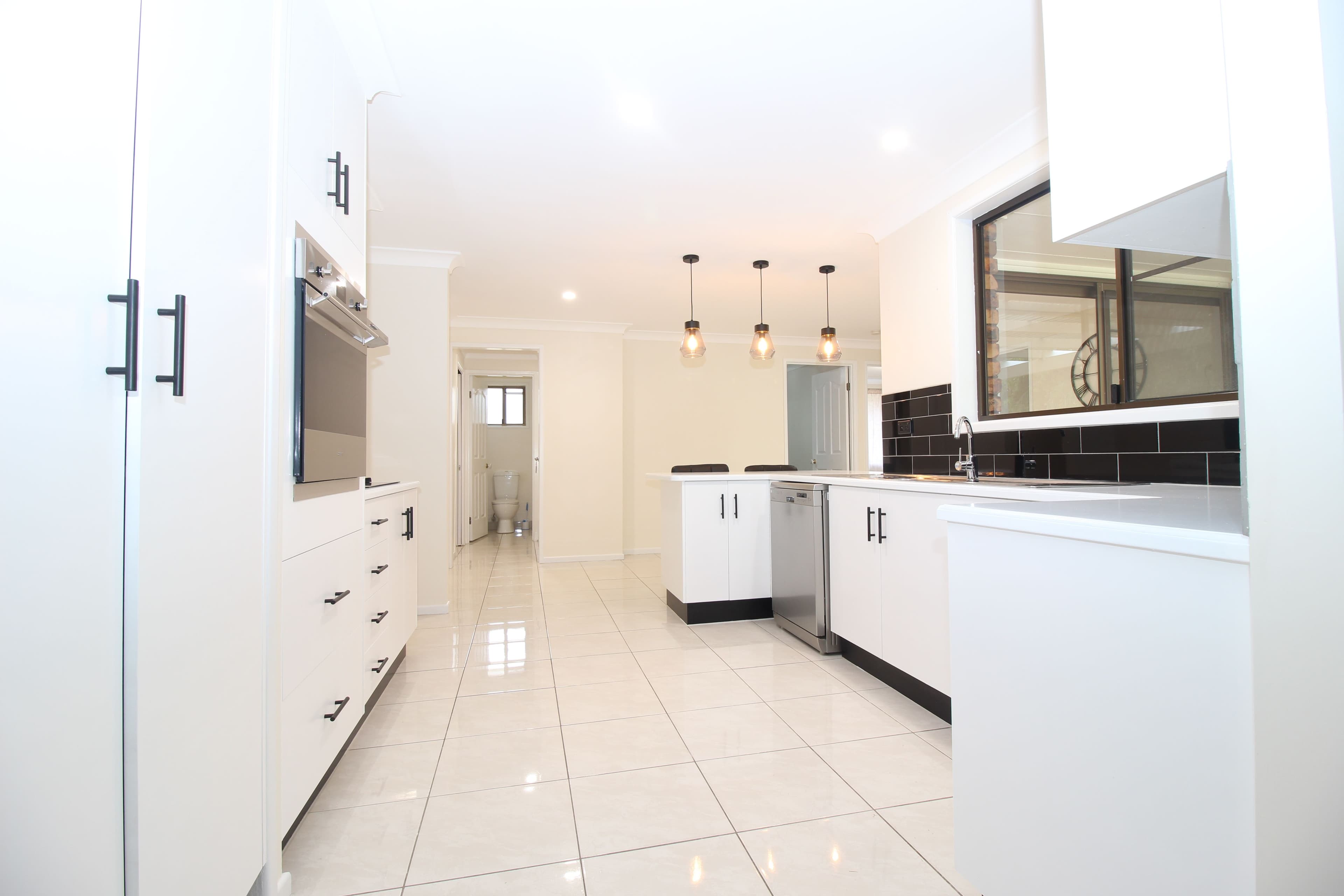 20 Colleen Avenue, Emerald QLD 4720, Emerald - Thumbnail 3