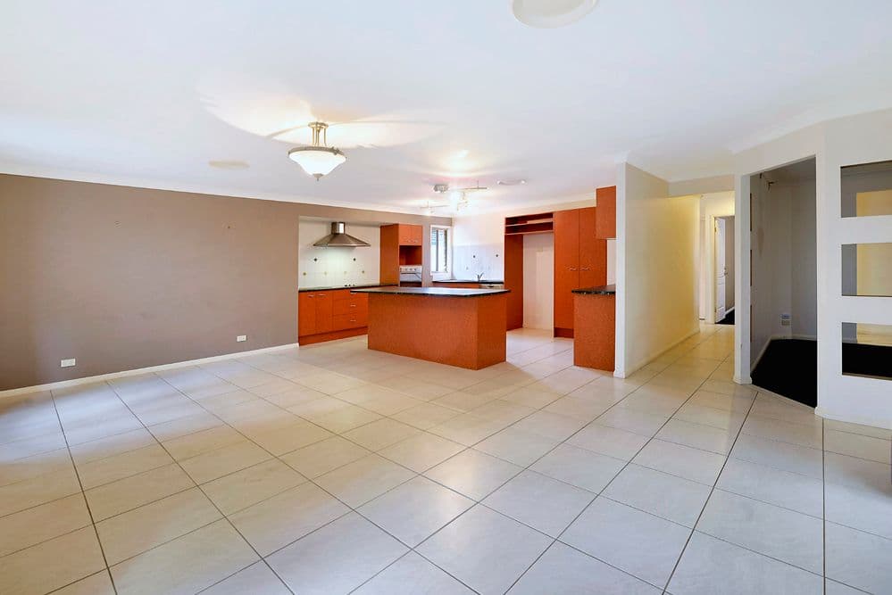 16 Tiger Drive, ARUNDEL QLD 4214, Arundel - Thumbnail 4