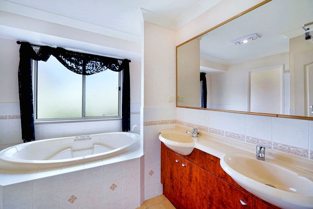 16 Tiger Drive, ARUNDEL QLD 4214, Arundel - Thumbnail 8