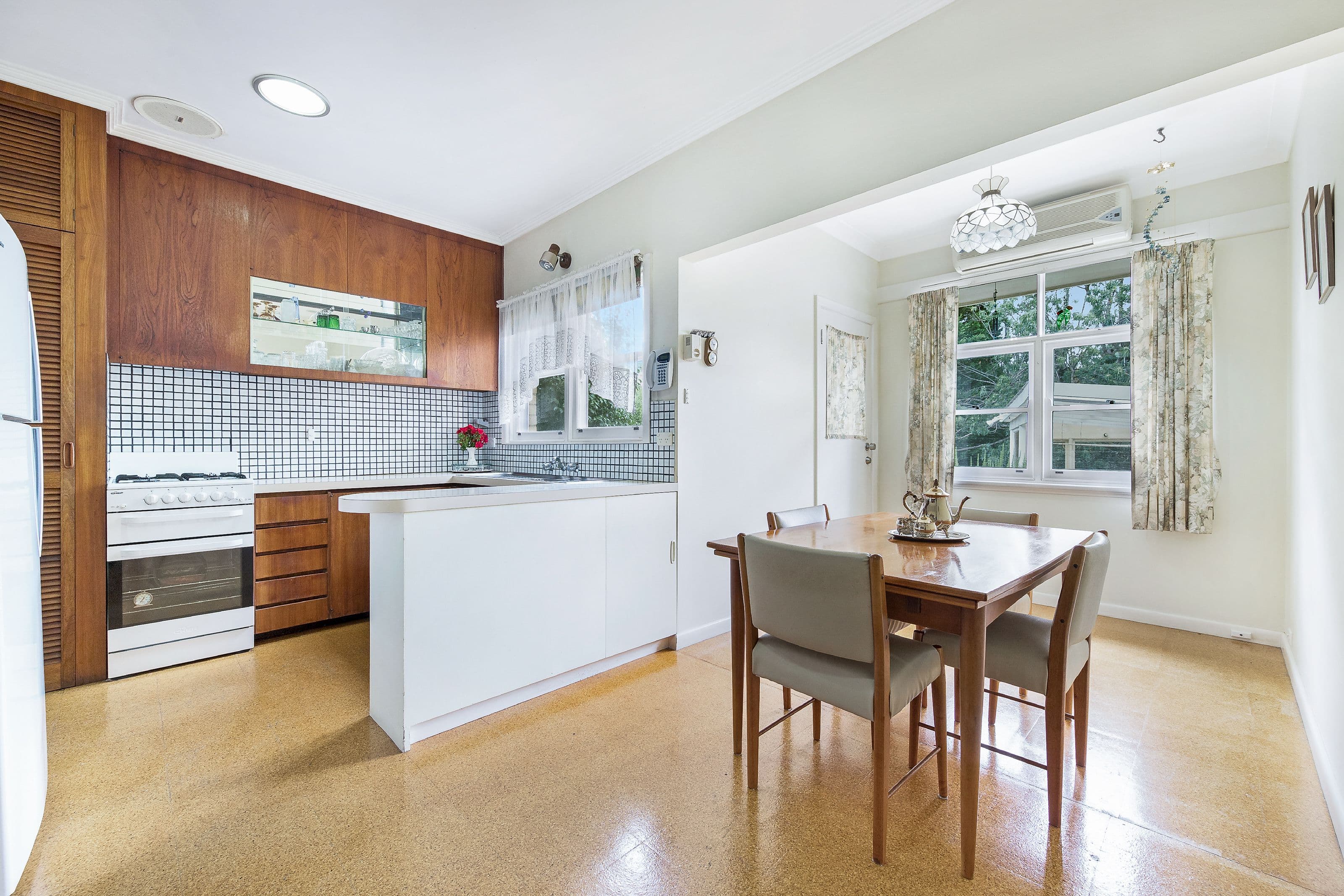 42 Bizley Street, Mount Waverley VIC 3149, Mount Waverley - Thumbnail 4