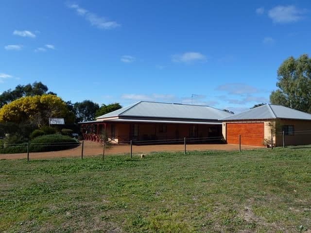 66 Murray Grey Circle, LOWER CHITTERING WA 6084, Lower Chittering - Thumbnail 2