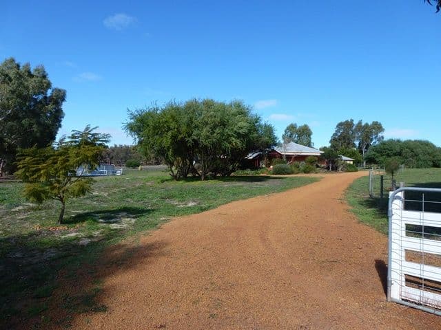66 Murray Grey Circle, LOWER CHITTERING WA 6084, Lower Chittering - Thumbnail 4