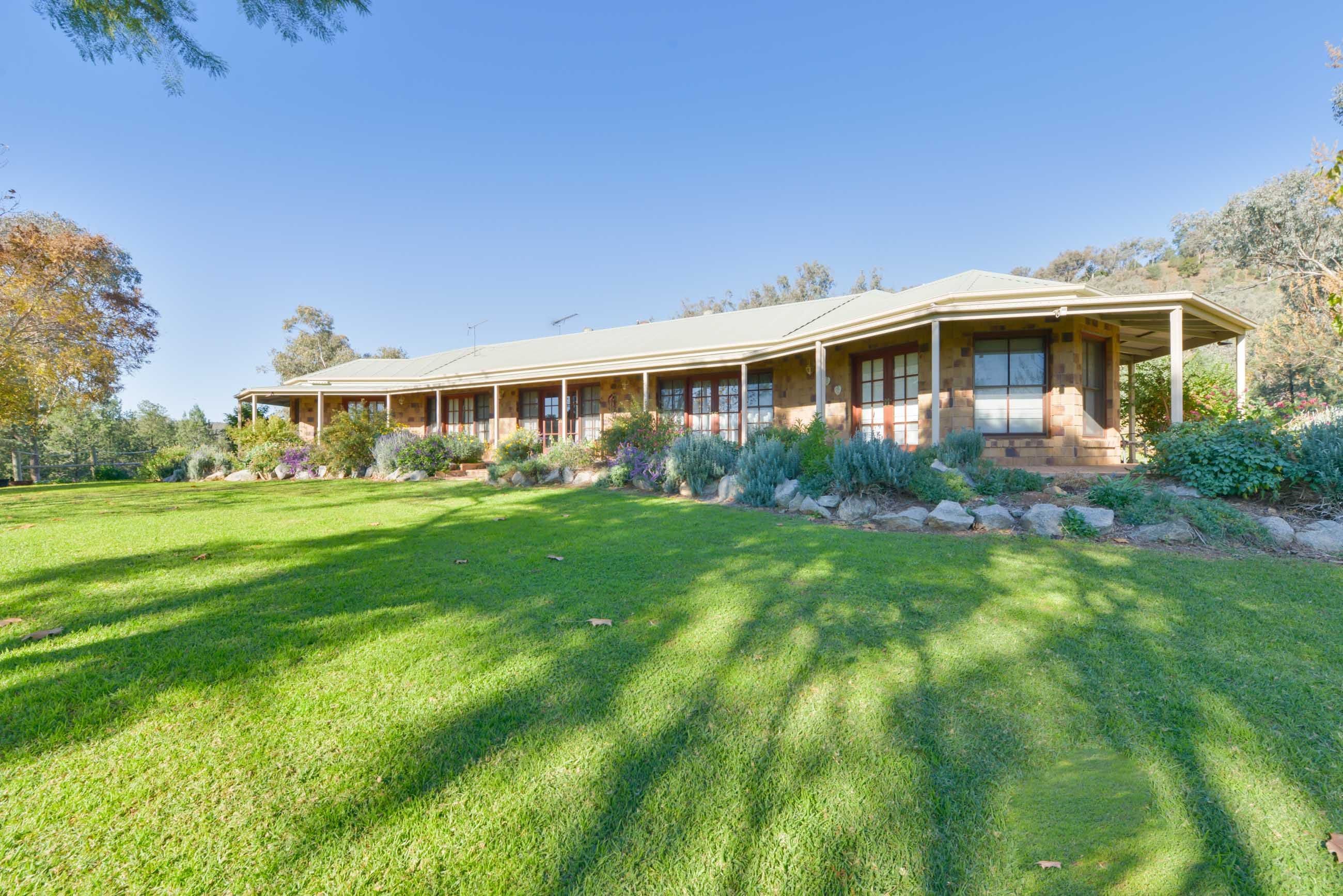 122 Wyndham Close, Tamworth NSW 2340, Tamworth - Thumbnail 2