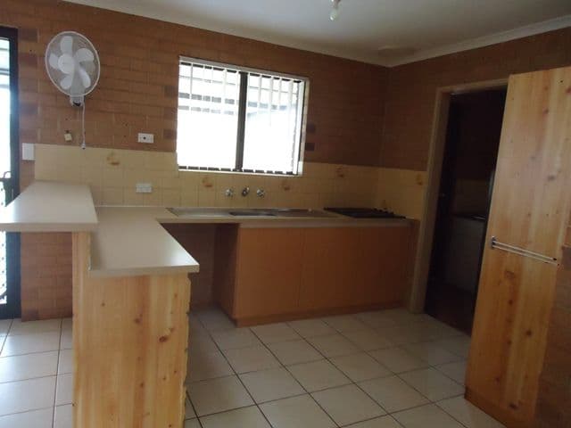 5 Lowan Court, WAGGRAKINE WA 6530, Waggrakine - Thumbnail 2