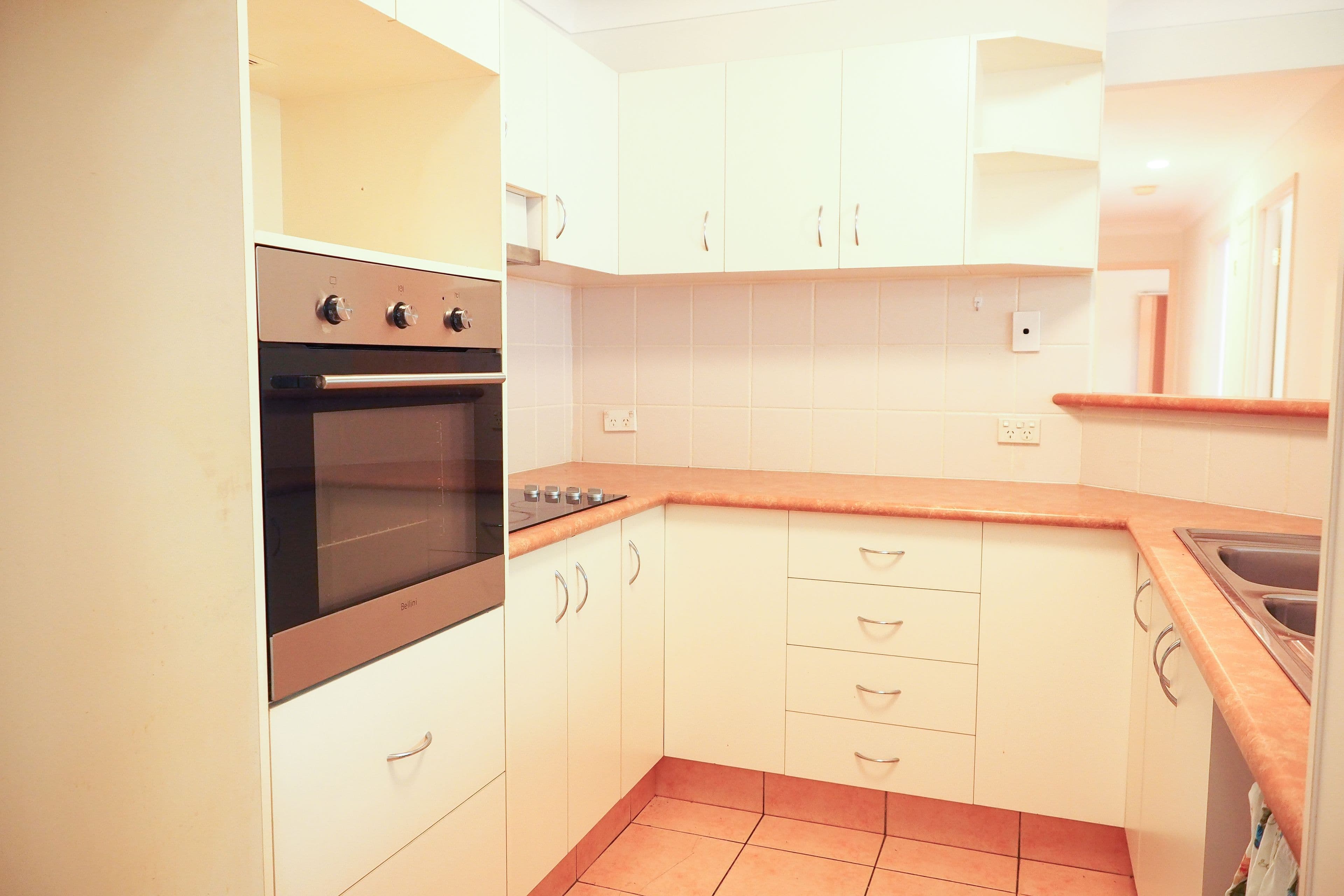 21 Ewan Street, Southport QLD 4215, Southport - Thumbnail 2