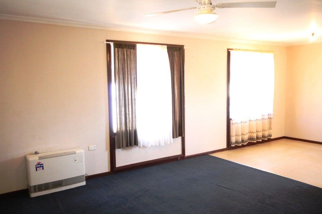 2 Endeavour Place, Young NSW 2594, Young - Thumbnail 2