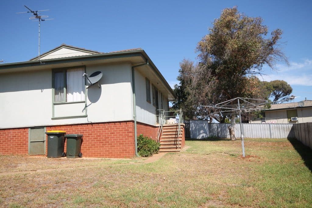 2 Endeavour Place, Young NSW 2594, Young - Thumbnail 4