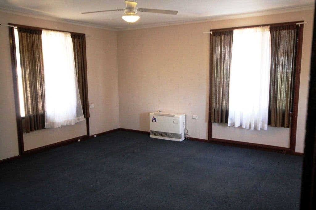 2 Endeavour Place, Young NSW 2594, Young - Thumbnail 5