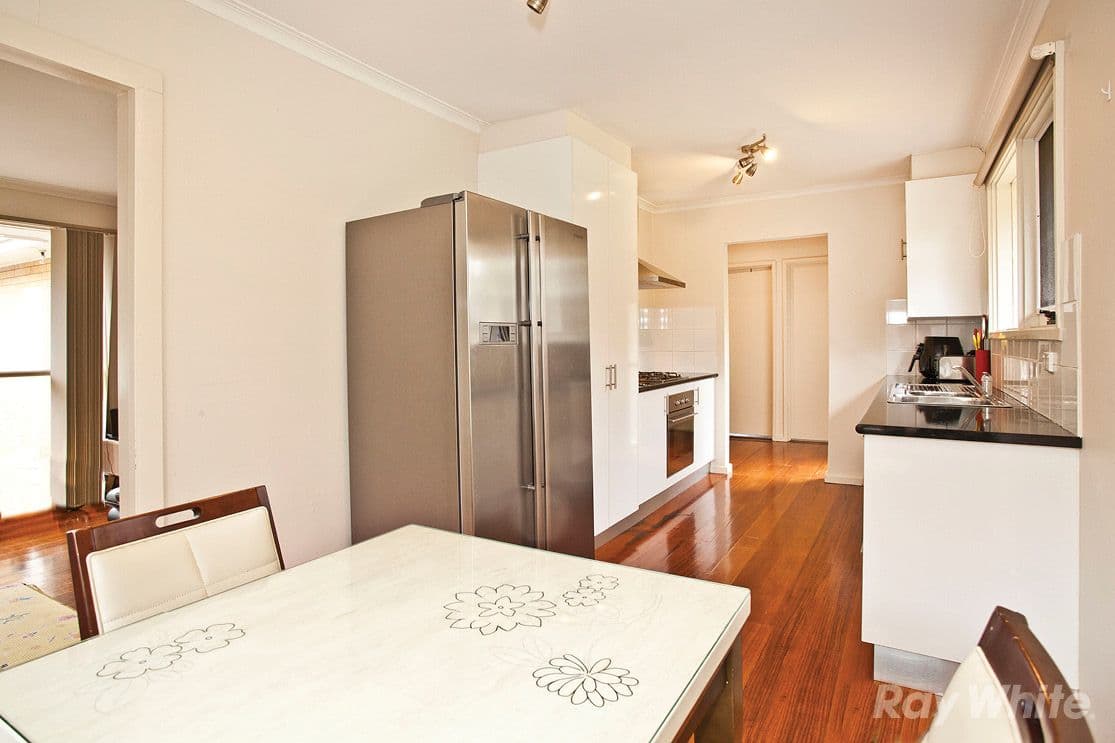 52 Grantley Drive, GLEN WAVERLEY VIC 3150, Glen Waverley - Thumbnail 2