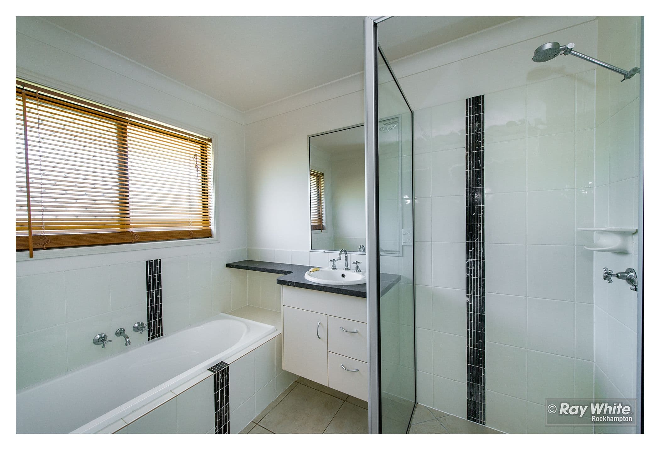 30 Lamb Avenue, Gracemere QLD 4702, Gracemere - Thumbnail 4